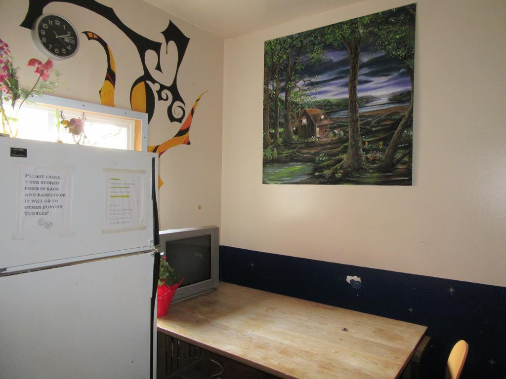 Turtle Hostel Victoria Ngoại thất bức ảnh