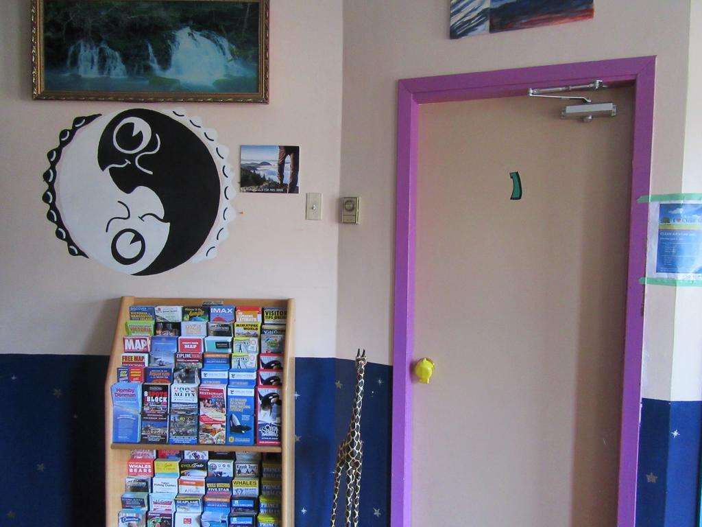 Turtle Hostel Victoria Ngoại thất bức ảnh