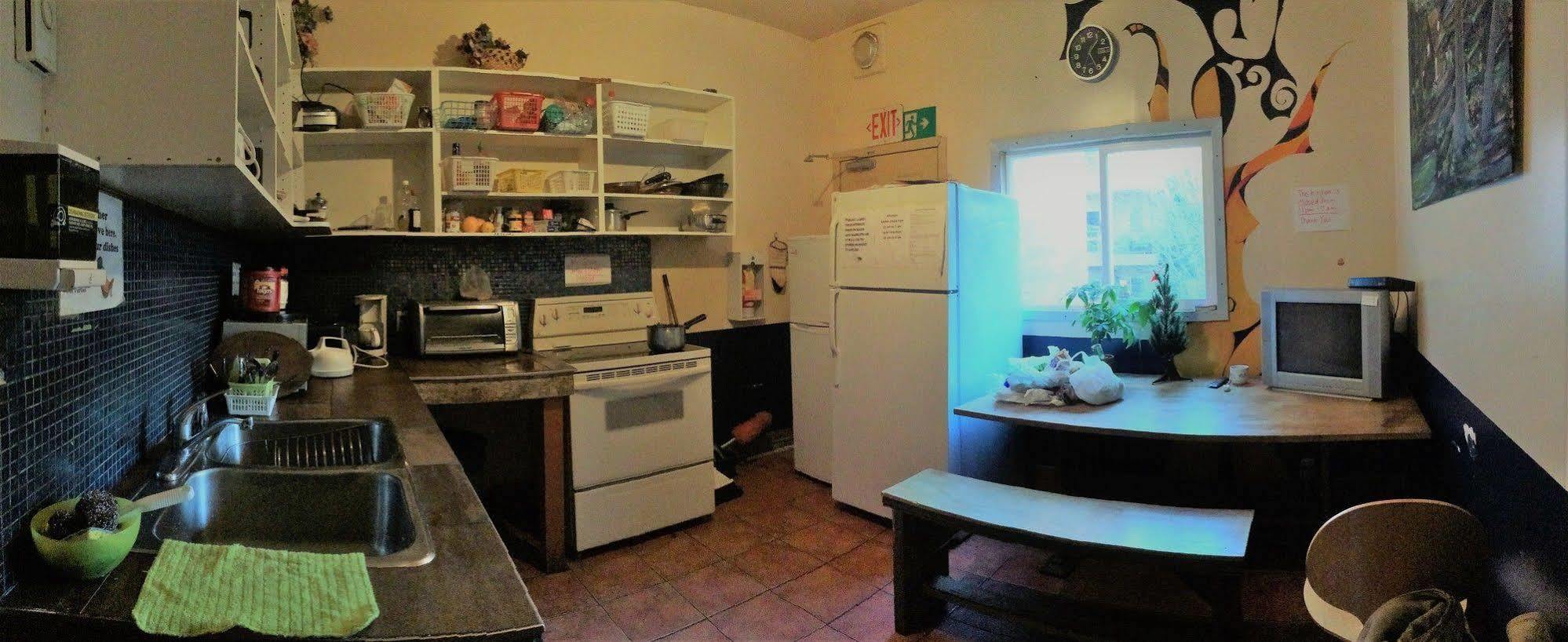 Turtle Hostel Victoria Ngoại thất bức ảnh